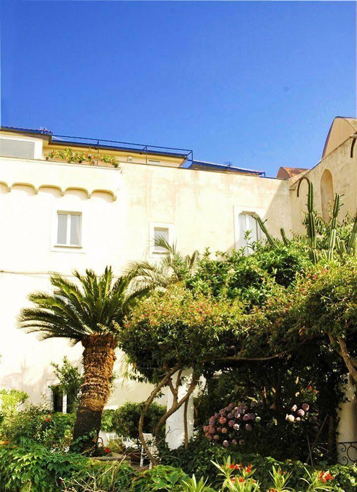 B&B Millequattrocento กาเอตา ภายนอก รูปภาพ